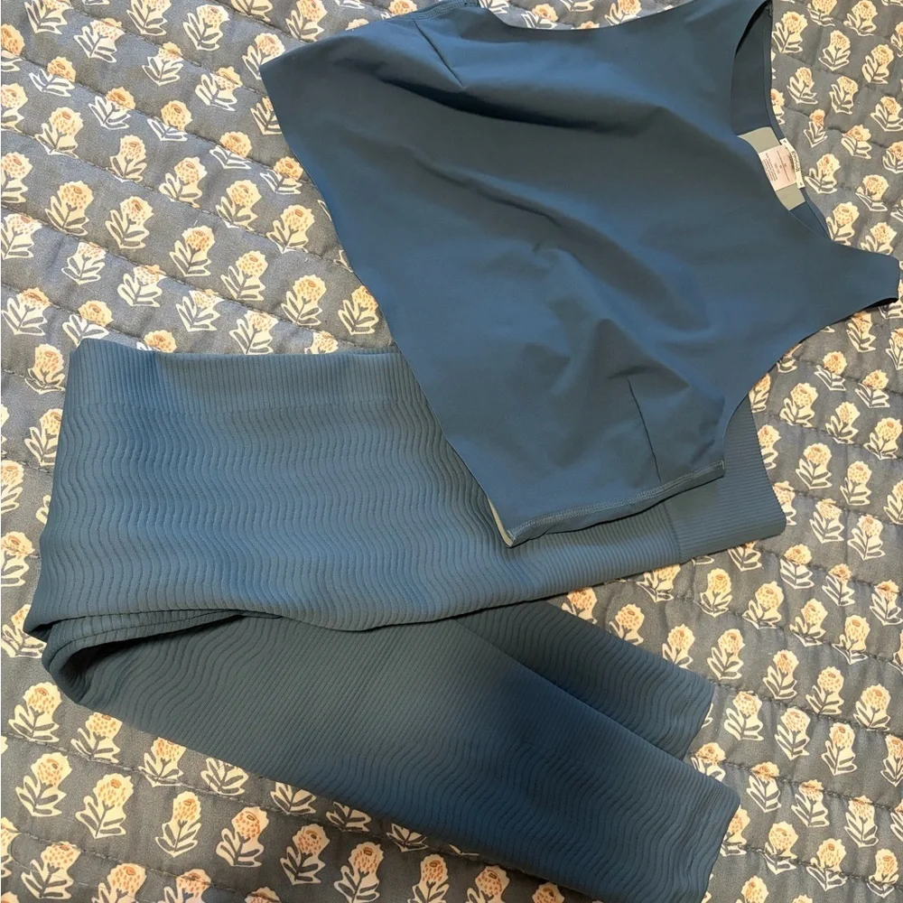 💙 NWOT Wolford Matching Set – High-Waisted Wellness Leggings + W-Bonded Crop To